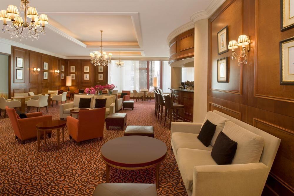 เชอราตัน แกรนด์ วอร์ซอ Hotel ภายนอก รูปภาพ The Club Lounge at the InterContinental London