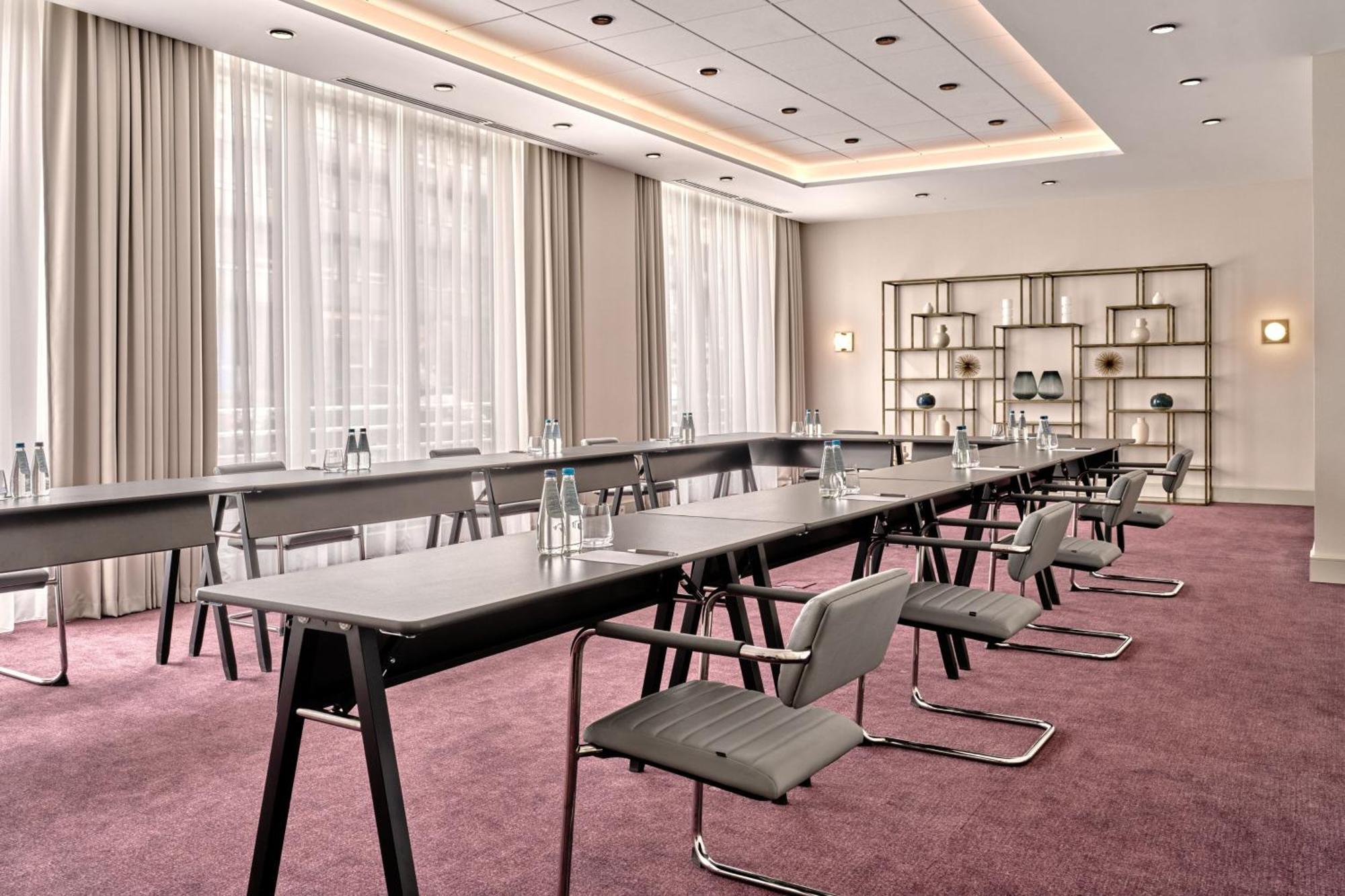 เชอราตัน แกรนด์ วอร์ซอ Hotel ภายนอก รูปภาพ Meeting room