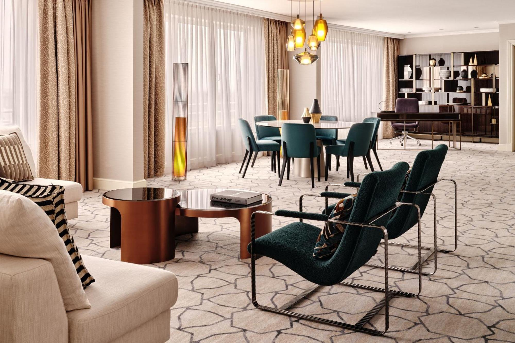 เชอราตัน แกรนด์ วอร์ซอ Hotel ภายนอก รูปภาพ The interior of a suite at the InterContinental London The O2