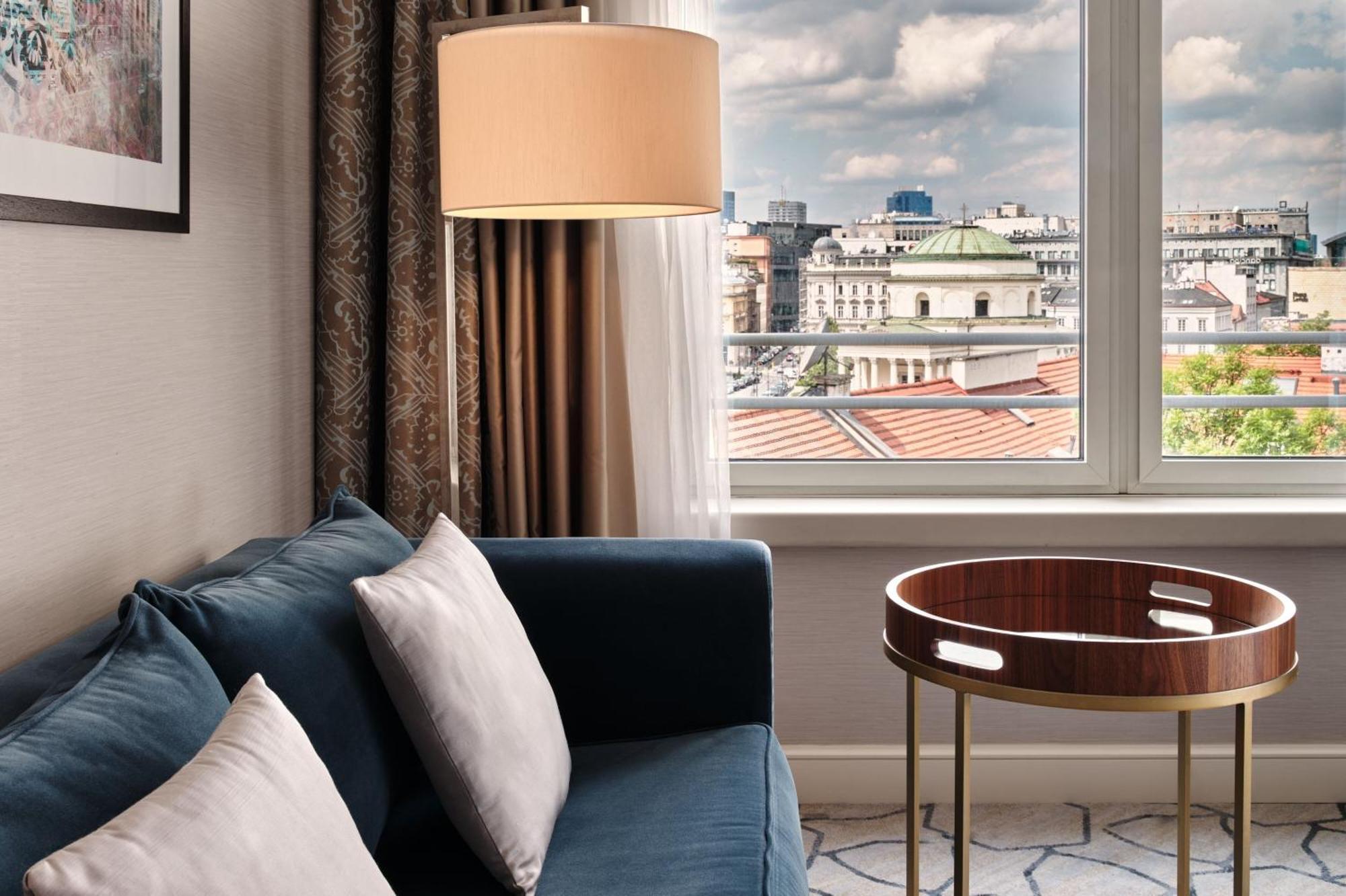เชอราตัน แกรนด์ วอร์ซอ Hotel ภายนอก รูปภาพ A room at the hotel