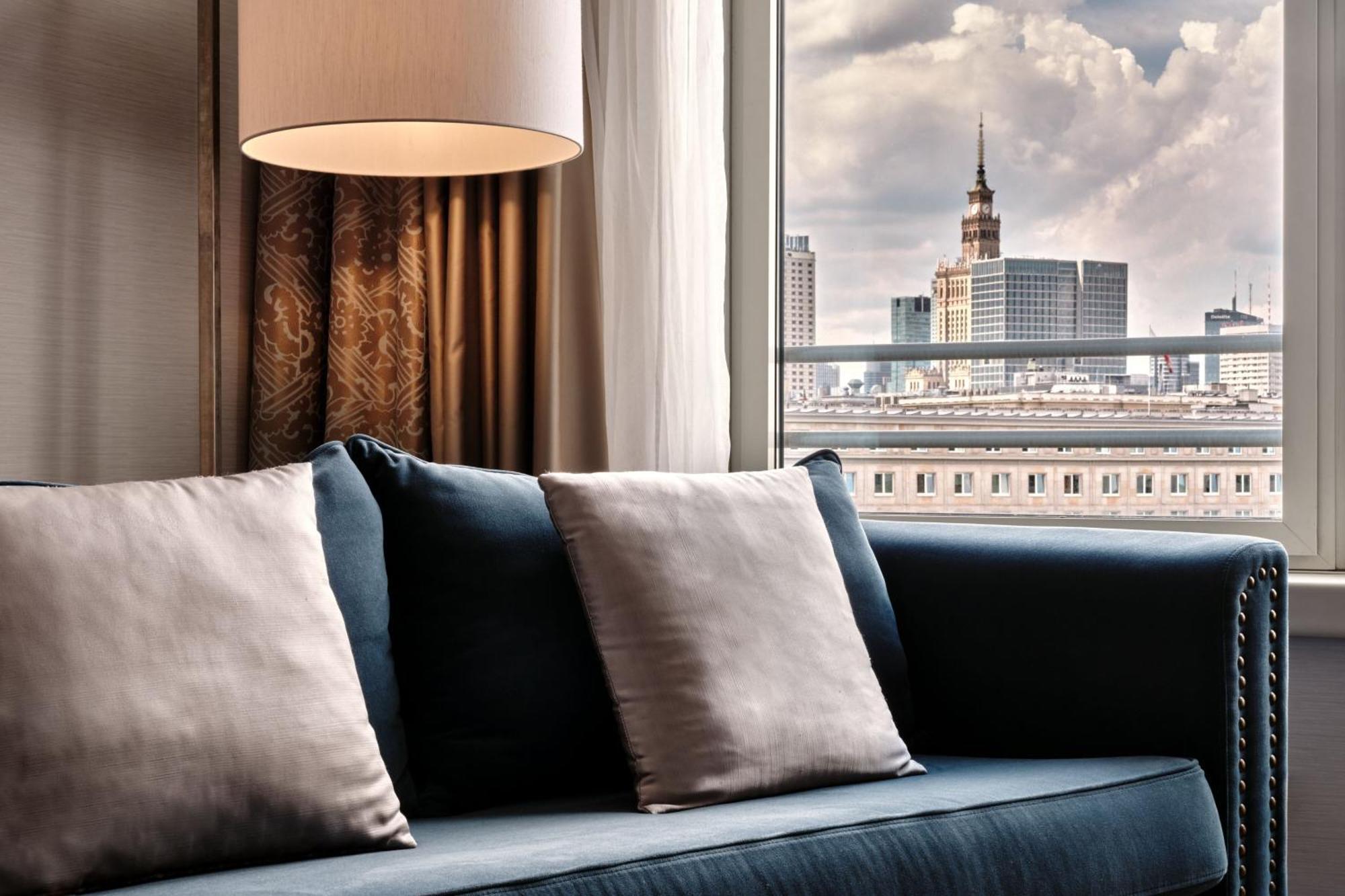 เชอราตัน แกรนด์ วอร์ซอ Hotel ภายนอก รูปภาพ A view of the city from a suite at the Mandarin Oriental, Munich