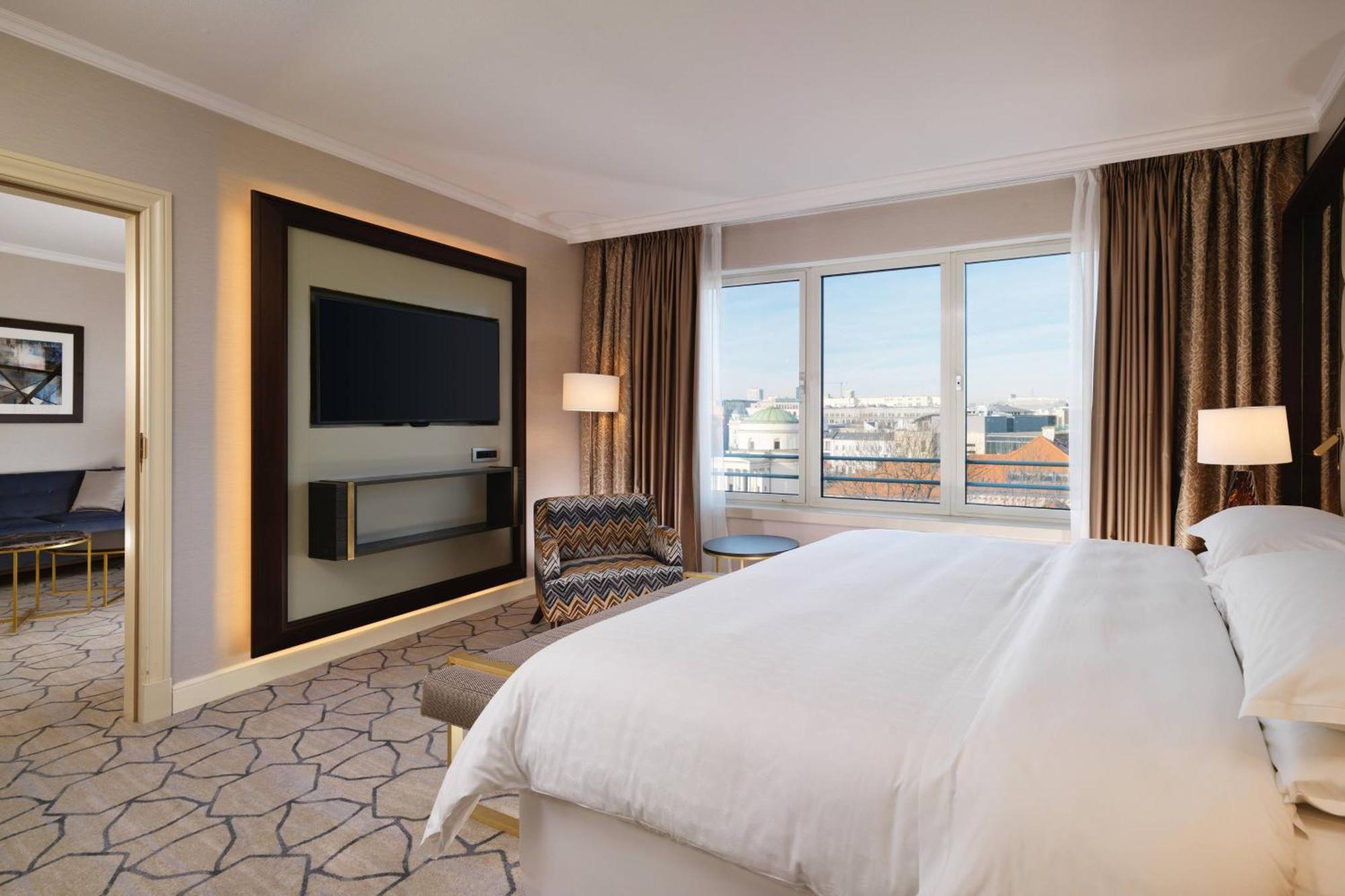 เชอราตัน แกรนด์ วอร์ซอ Hotel ภายนอก รูปภาพ A bedroom at the hotel