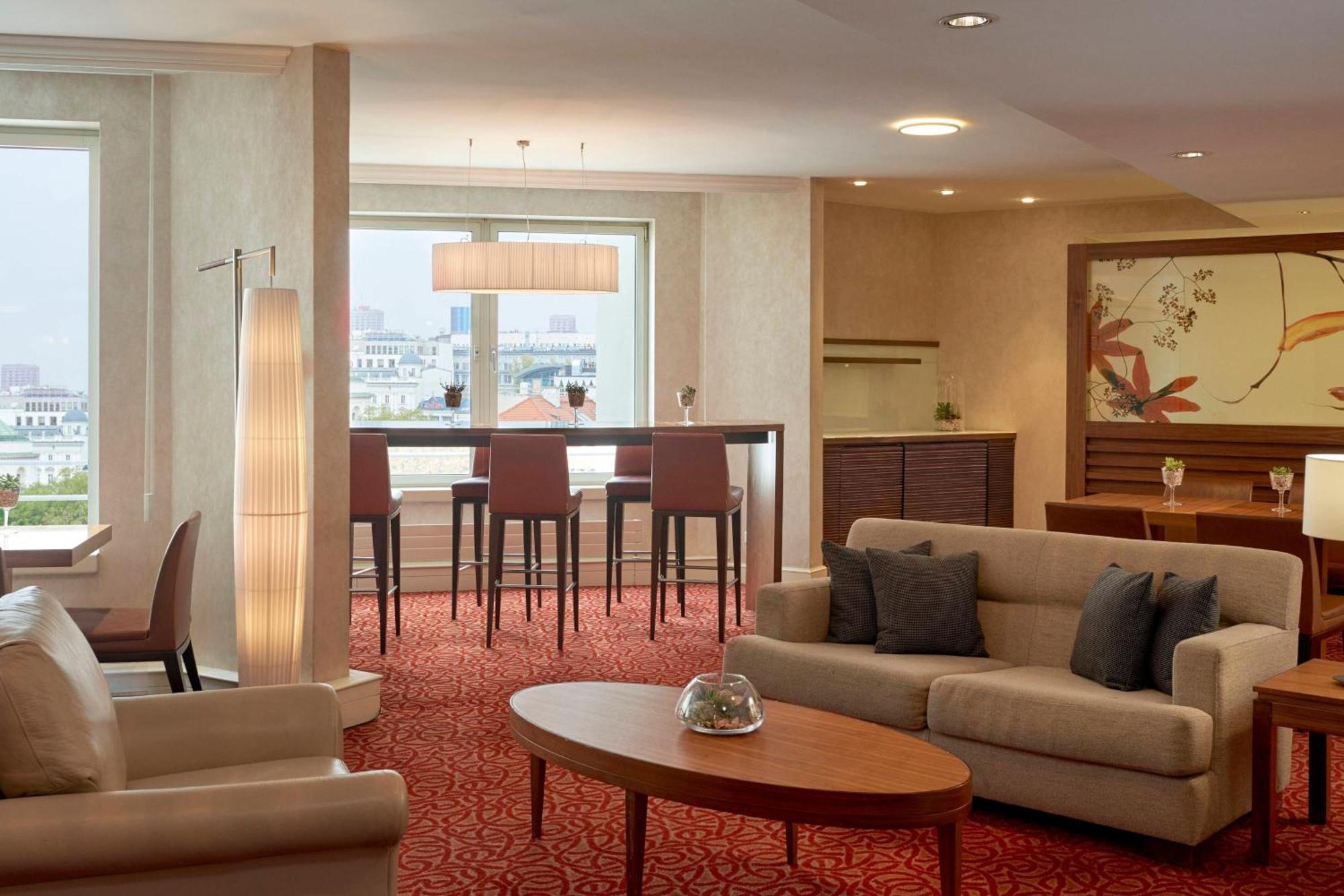 เชอราตัน แกรนด์ วอร์ซอ Hotel ภายนอก รูปภาพ Club Lounge at the Westin Palace, Brussels